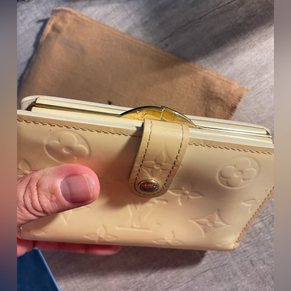 Sold! Louis Vuitton Vernis French Bifold Wallet EUC - Picture 7 of 16